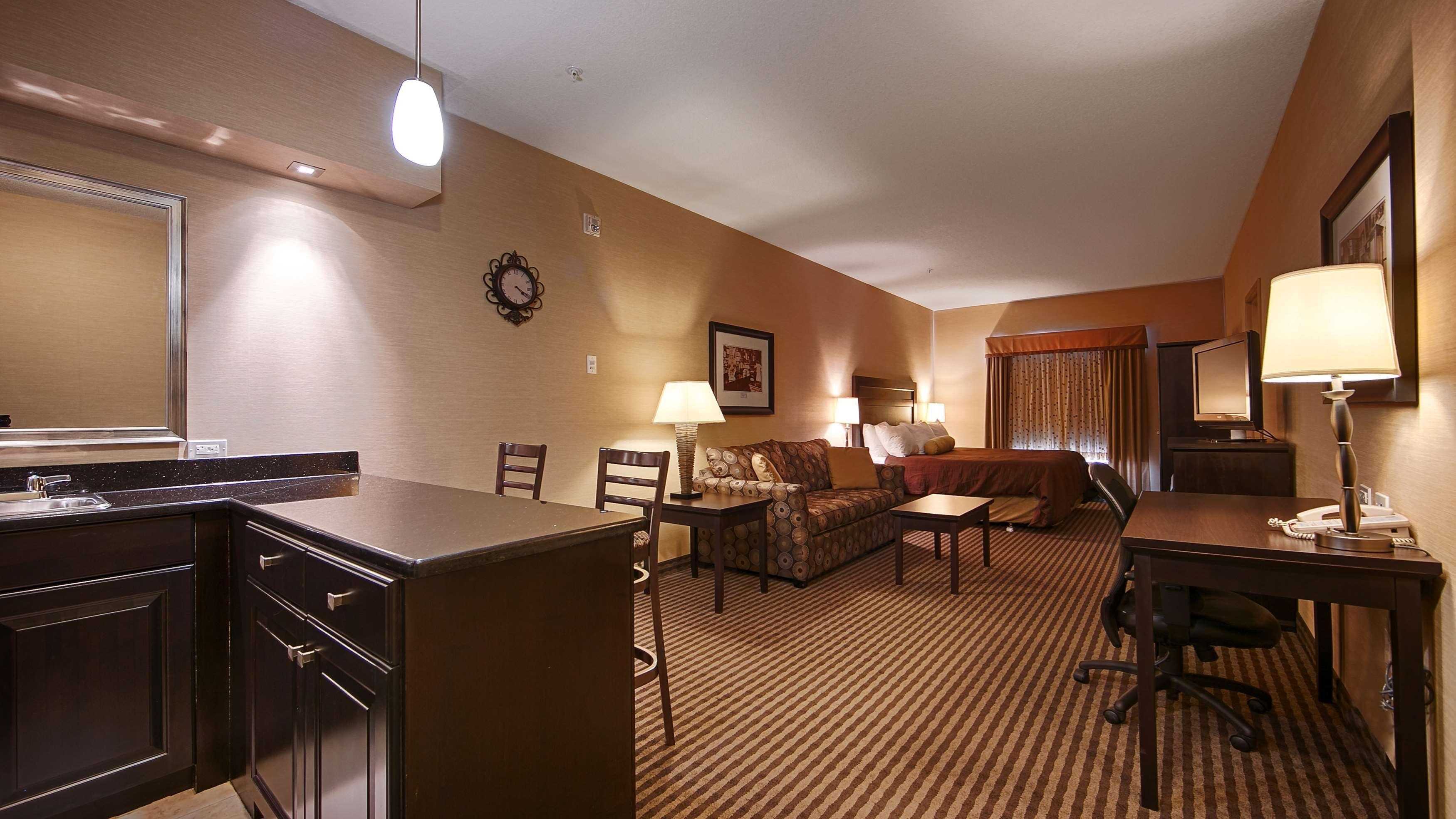 Best Western Sunrise Inn & Suites Stony Plain Екстериор снимка