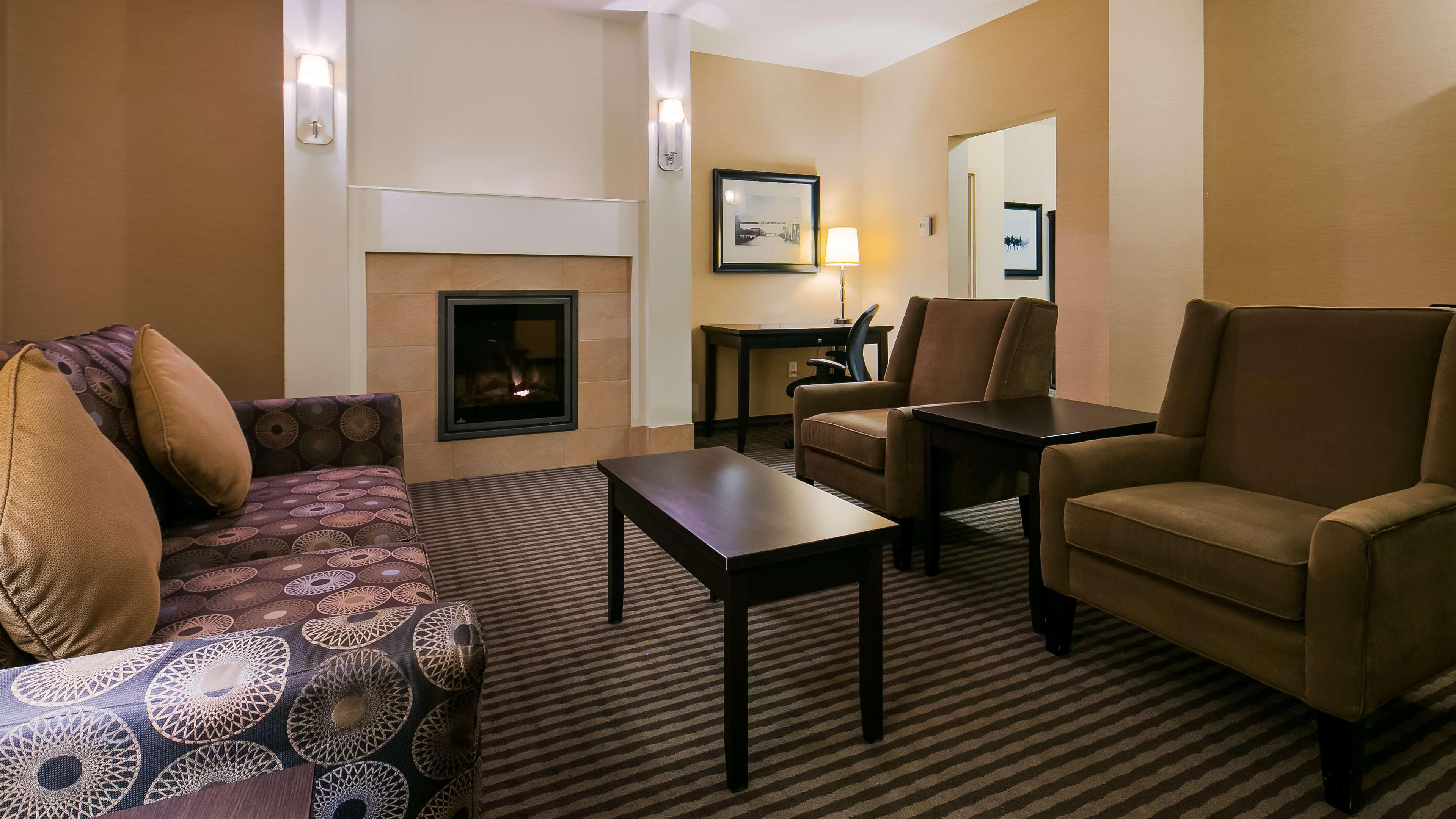 Best Western Sunrise Inn & Suites Stony Plain Екстериор снимка