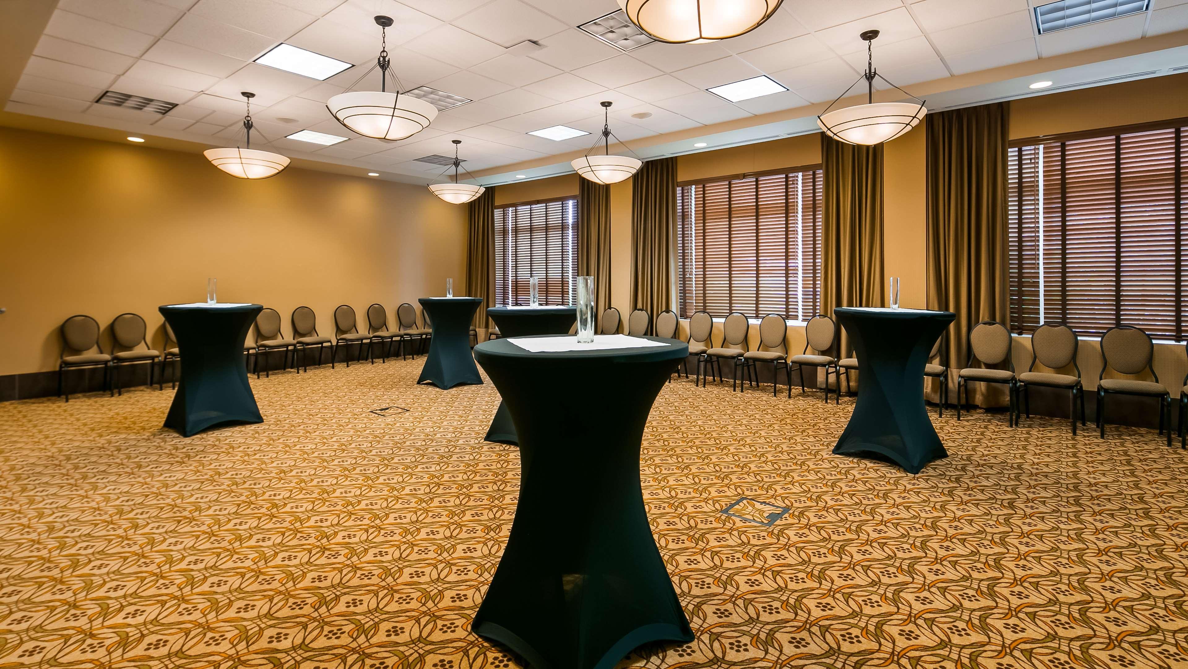 Best Western Sunrise Inn & Suites Stony Plain Екстериор снимка