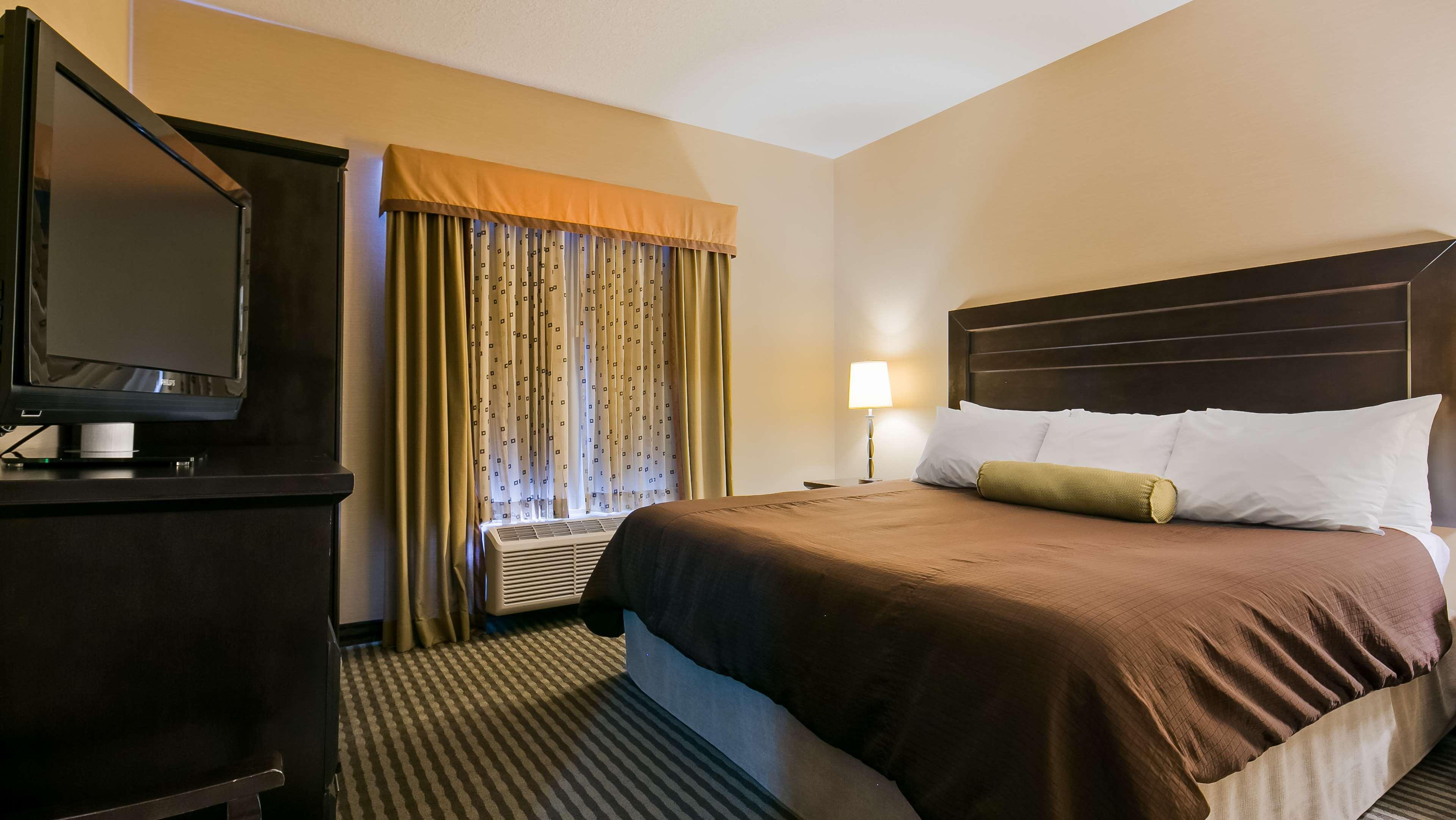 Best Western Sunrise Inn & Suites Stony Plain Екстериор снимка