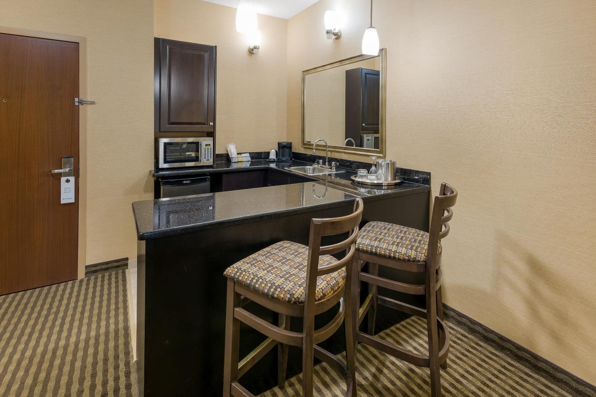 Best Western Sunrise Inn & Suites Stony Plain Екстериор снимка