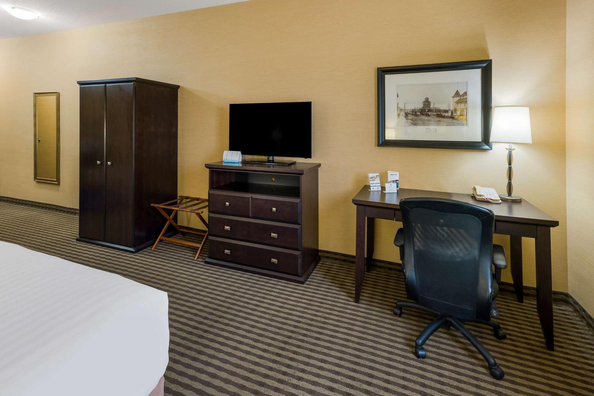 Best Western Sunrise Inn & Suites Stony Plain Екстериор снимка