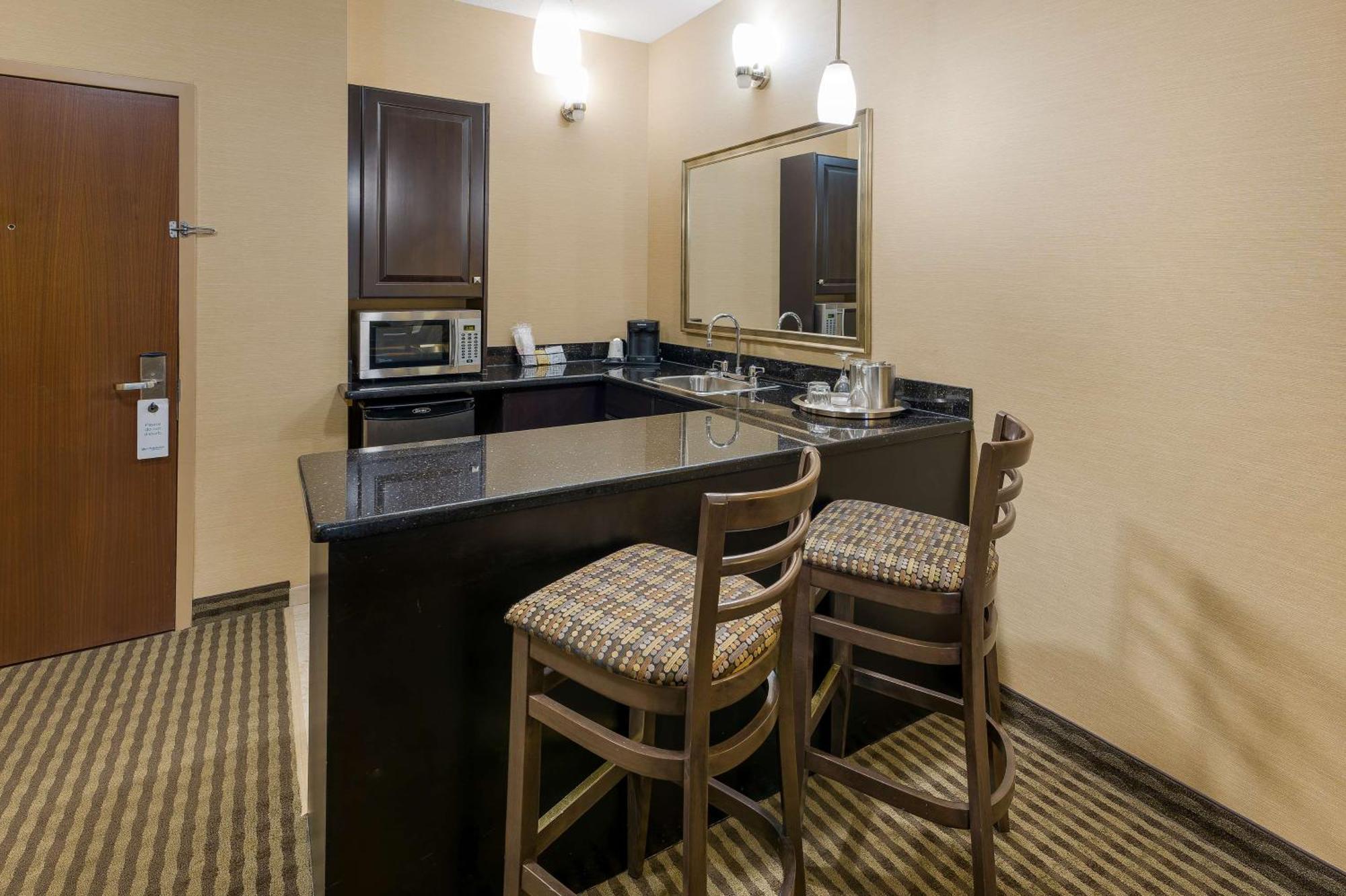 Best Western Sunrise Inn & Suites Stony Plain Екстериор снимка